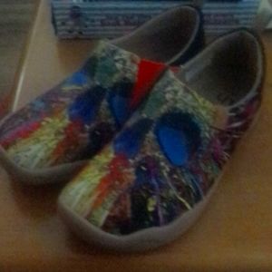 NWOT UIN Women’s Slip On Shoes Size 7